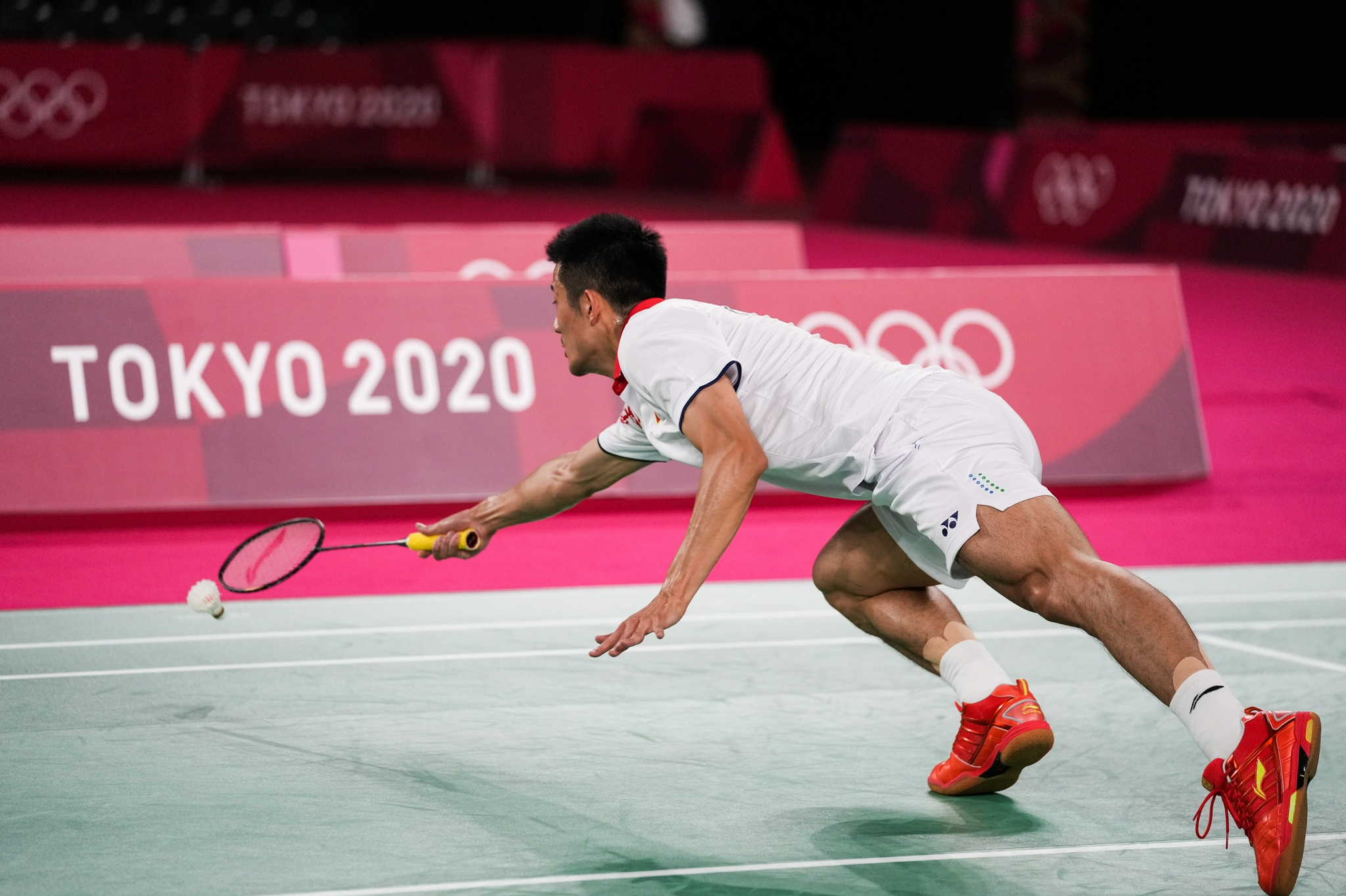 泰国羽毛球队爆冷丹麦羽毛球队，谌龙高光表现