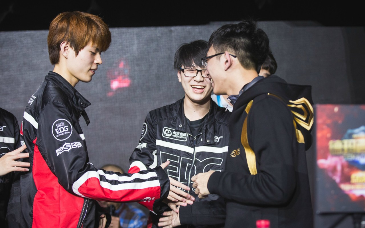 FLY血洗TL，Deft制霸全场的简单介绍