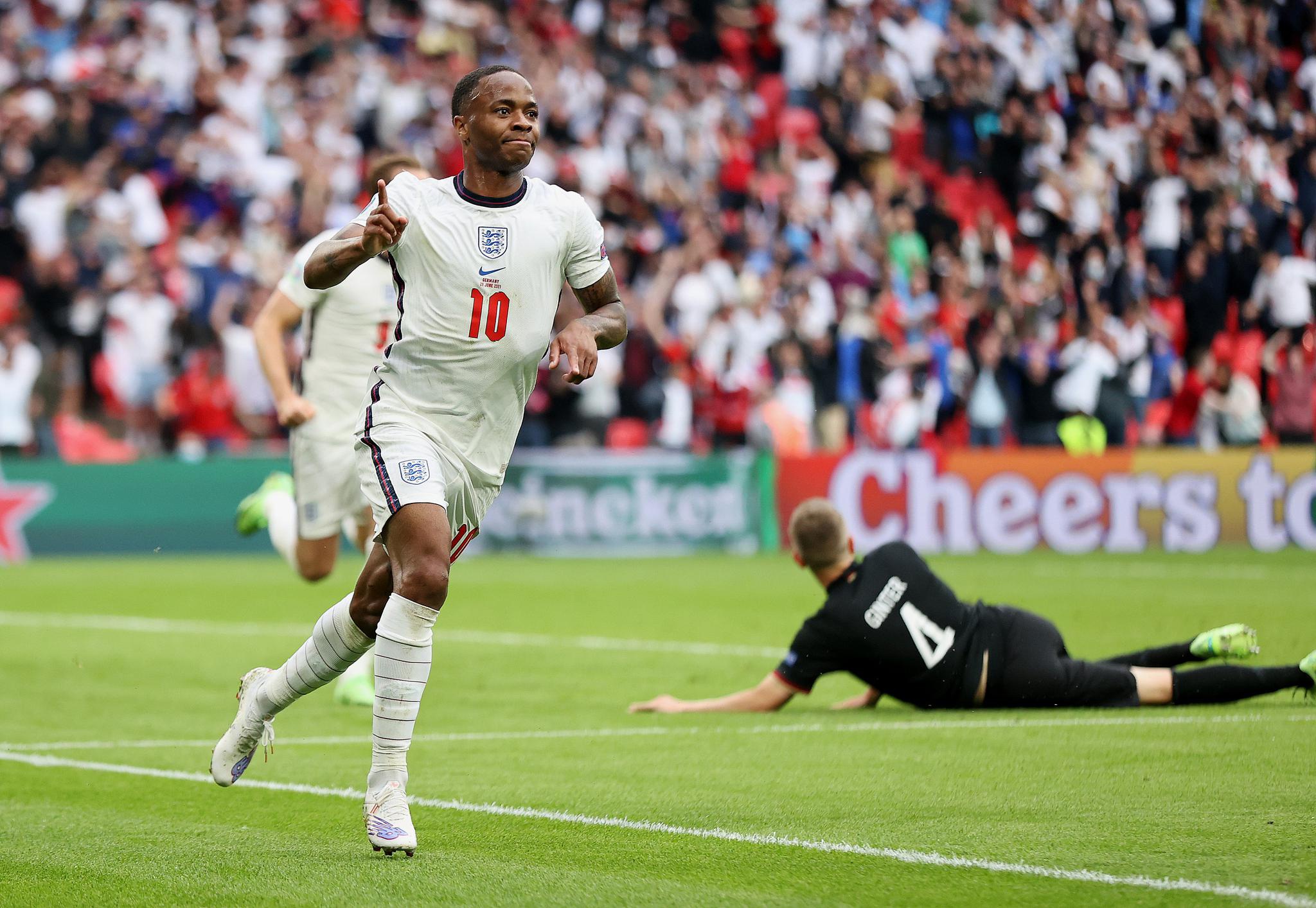 AC米兰绝杀英格兰，费兰·托雷斯惊艳世界的简单介绍