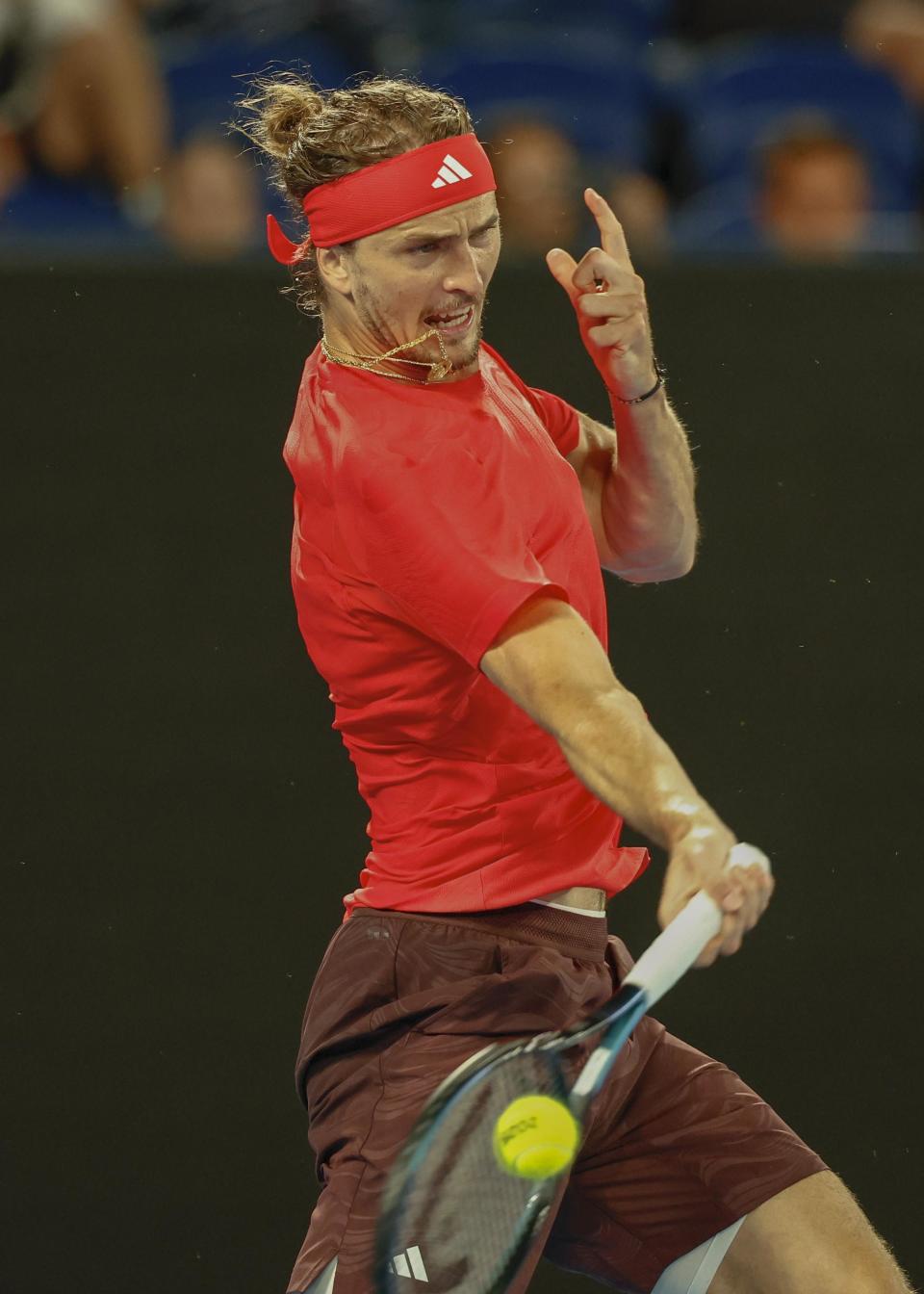 英国网球队鏖战澳大利亚网球队，兹维列夫完成帽子戏法的简单介绍