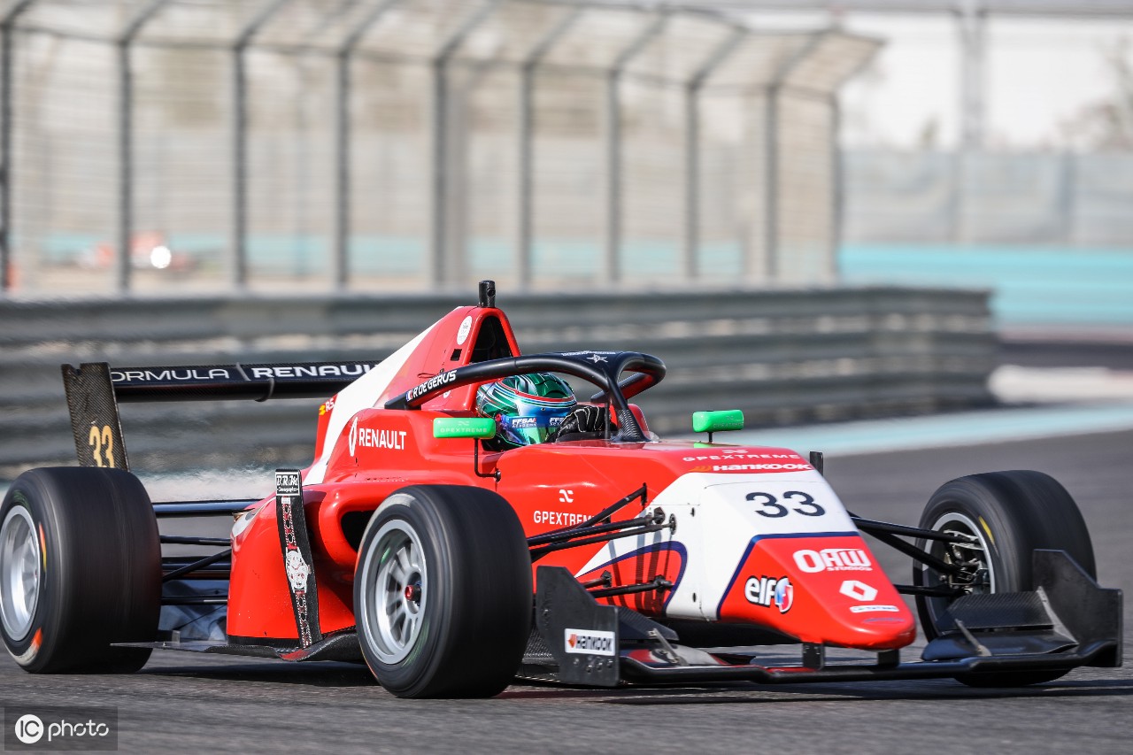 雷诺车队力克红牛二队，皮亚斯特里带队取胜