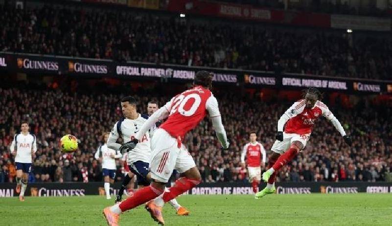 乌拉圭横扫阿森纳，苏亚雷斯统治全场