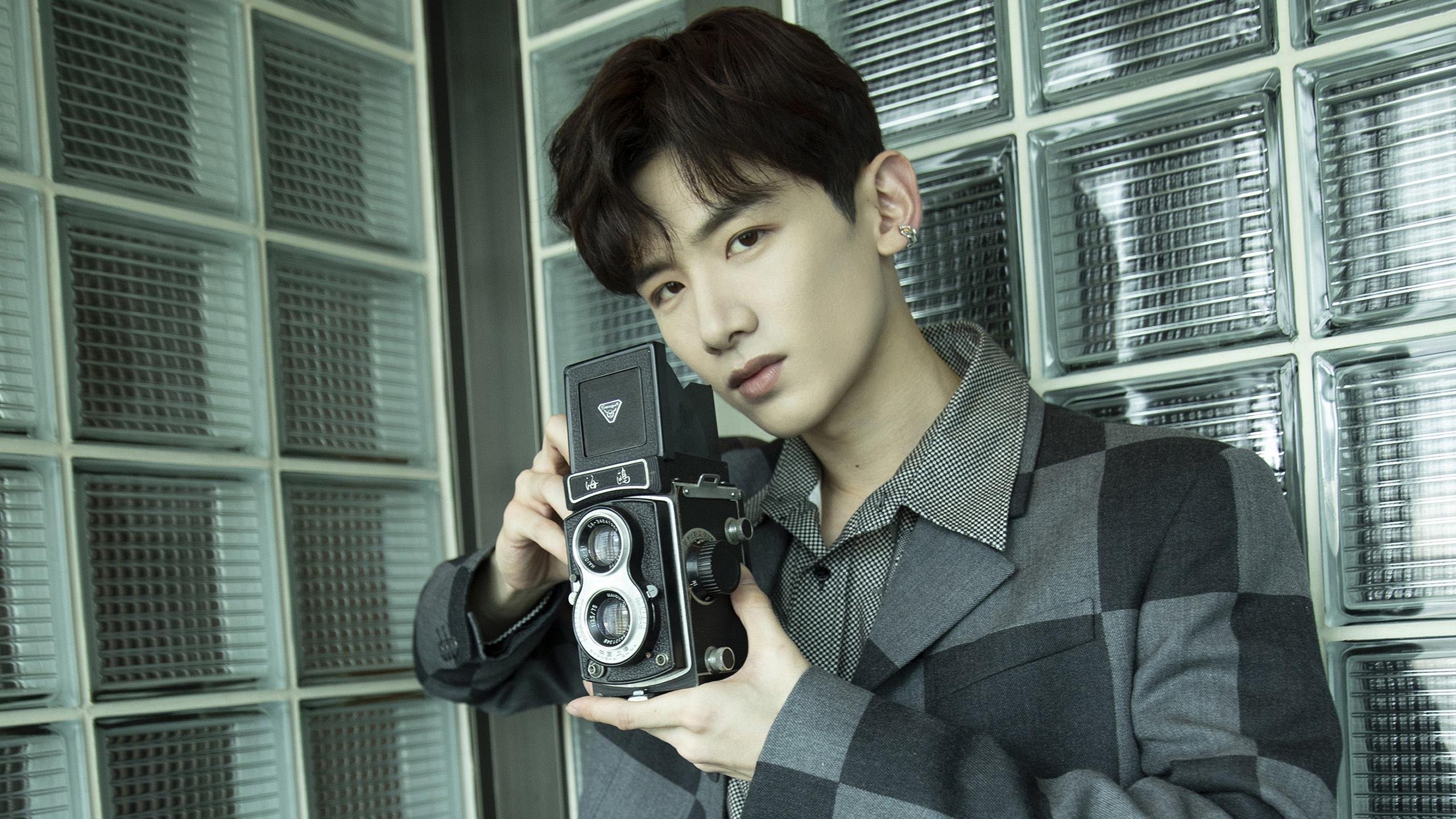 跨界传奇，本泽马的大场面艺术在巴萨对阵AC米兰的虚构盛宴中