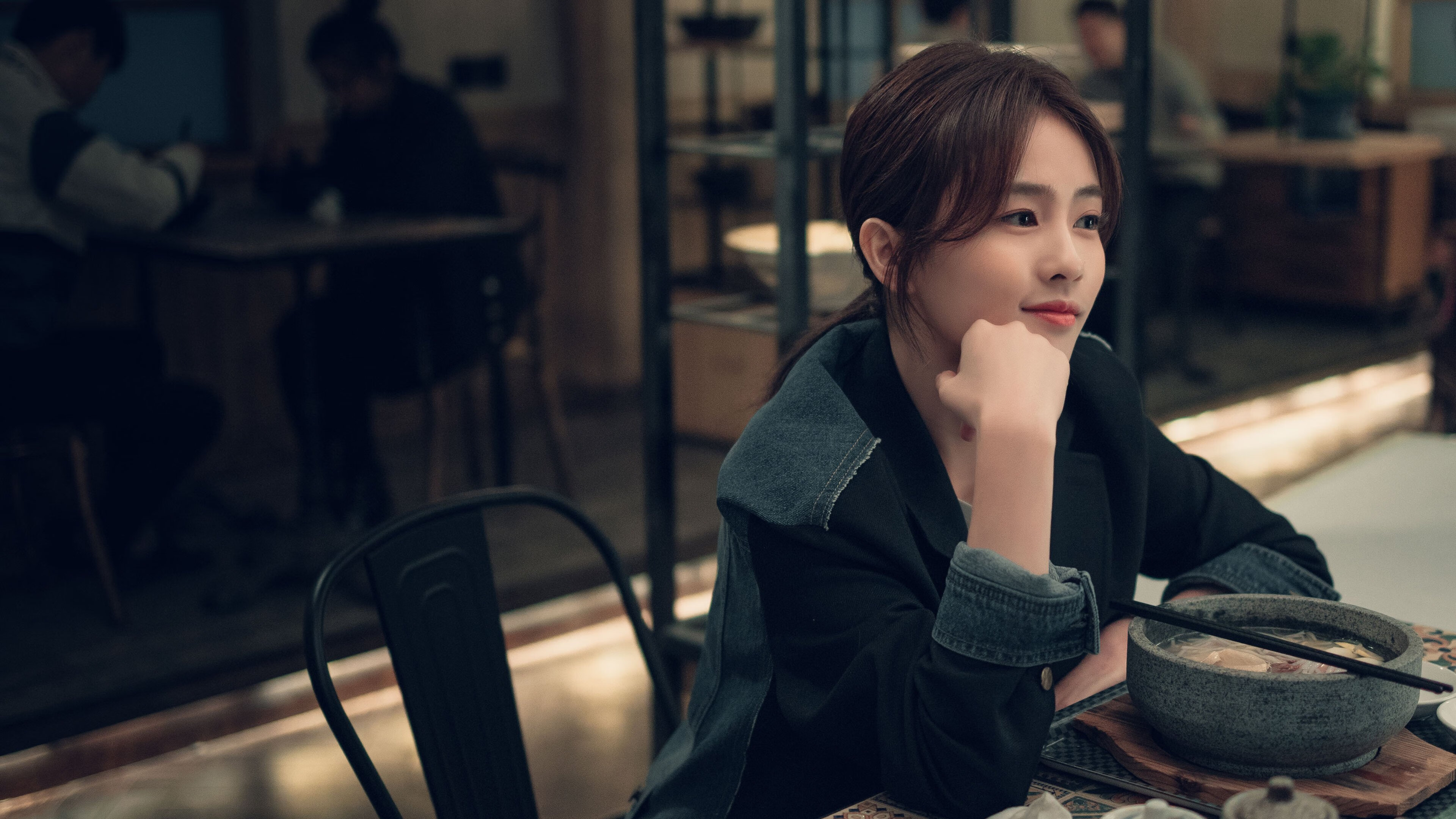 步行者内线复刻传奇之战，切特2米16天网笼罩雄鹿，字母哥坠入冰河时代