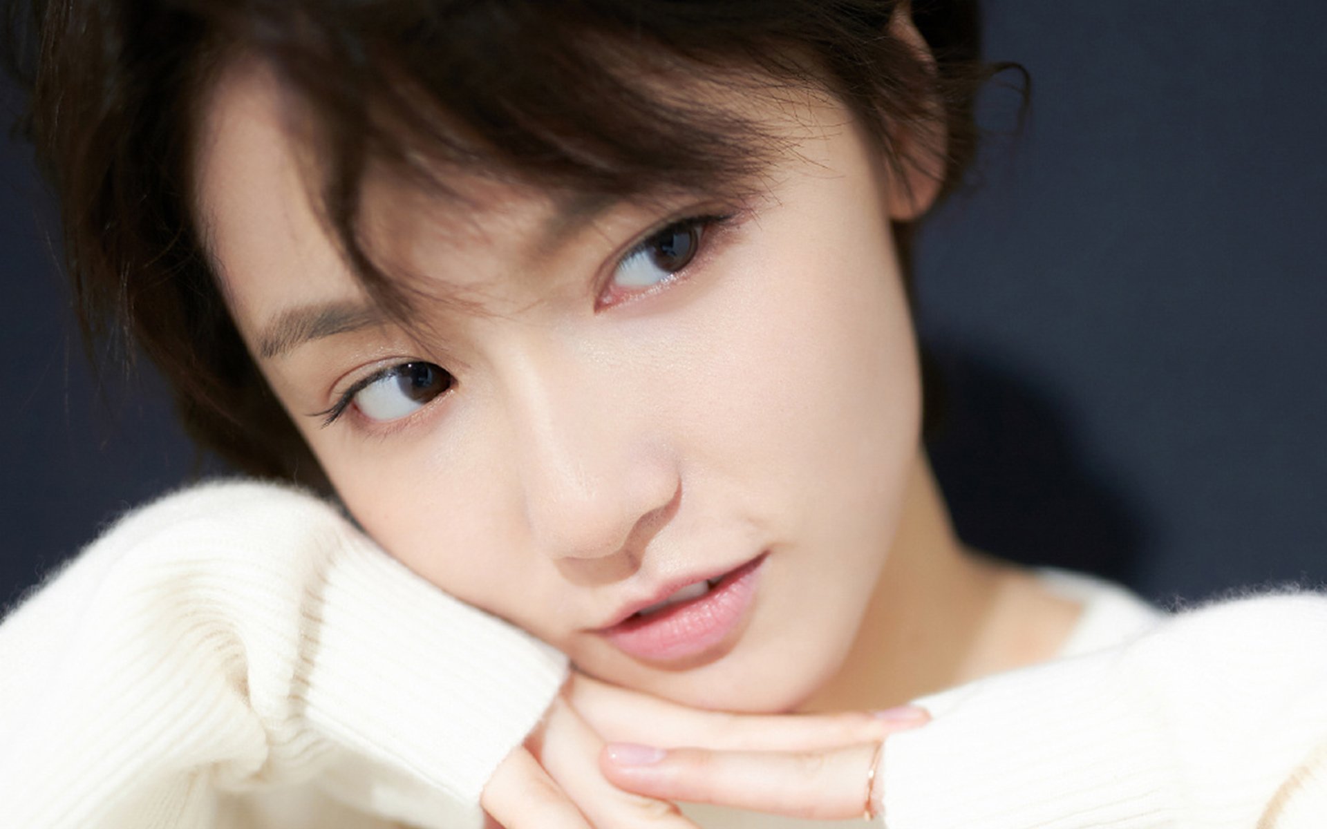 英超争冠焦点战与AC米兰末节奇迹，双线交织的唯一性交响曲